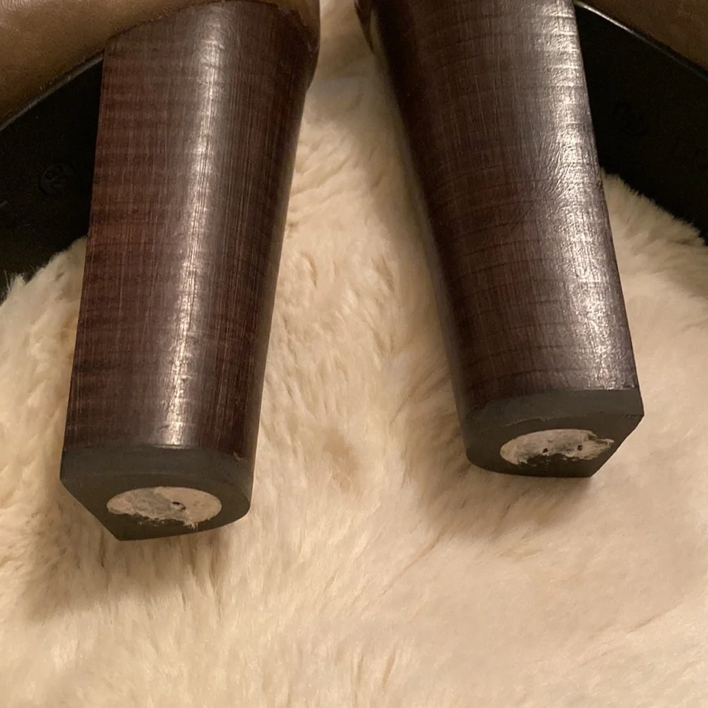 Taupe colored boots - Picture 5 of 7